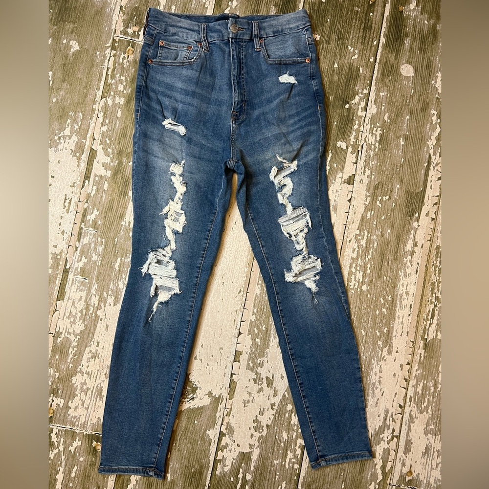 Aeropostal Super High Rise Curvy Ripped Jeans